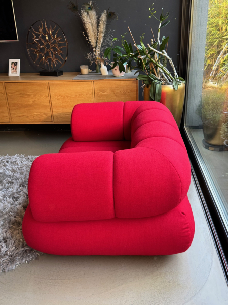 Rotes Sofa Zweisitzer